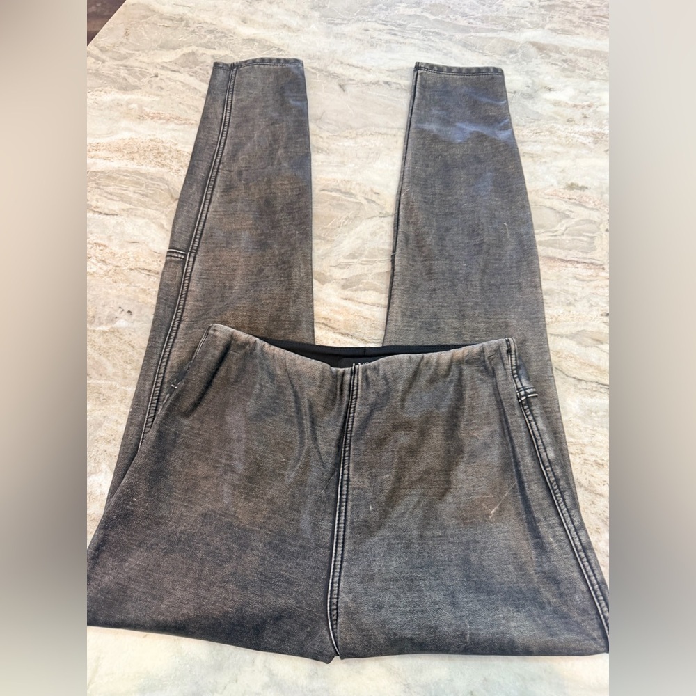 Lyssé Faux Leather Leggings Black Pull-On Stretch Pants Medium